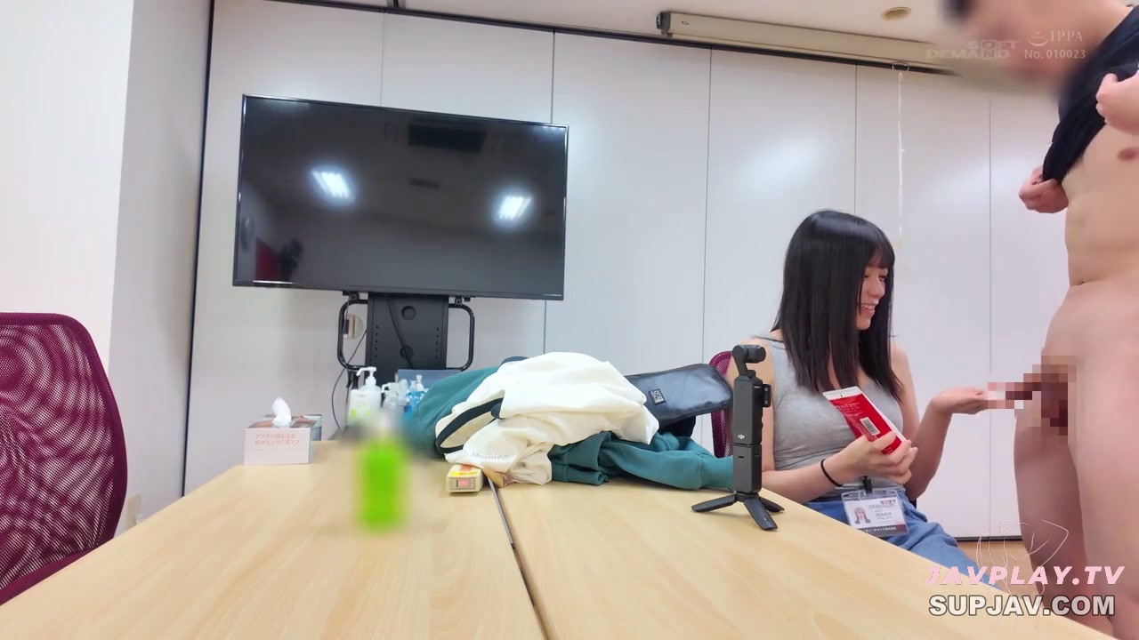 超級帥氣的岡島明来在SDJS-351v中大展身手一定会让你看得目不轉睛